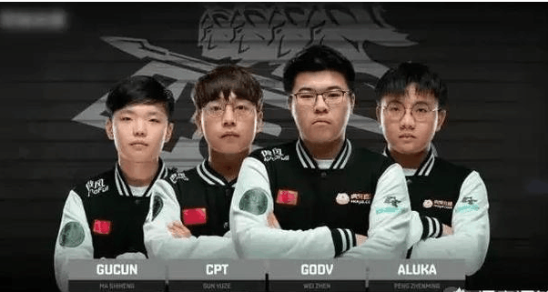 两名主教练 两名主教练